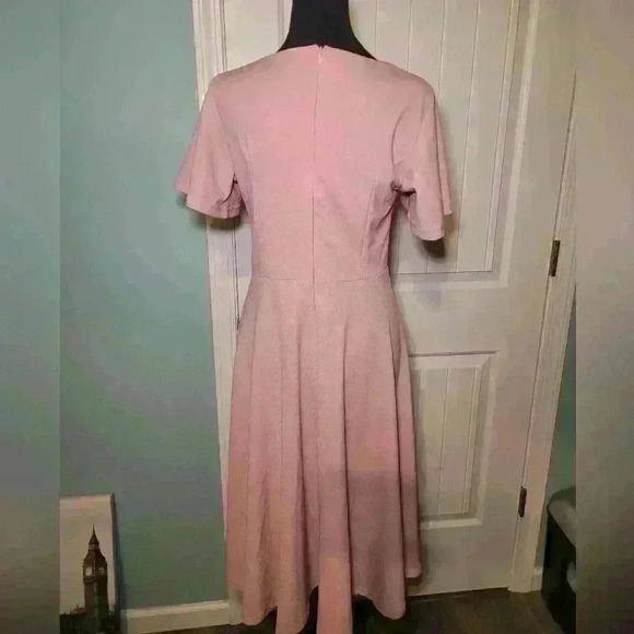 Dress tells pink fitted size medium - Picture 2 of 4